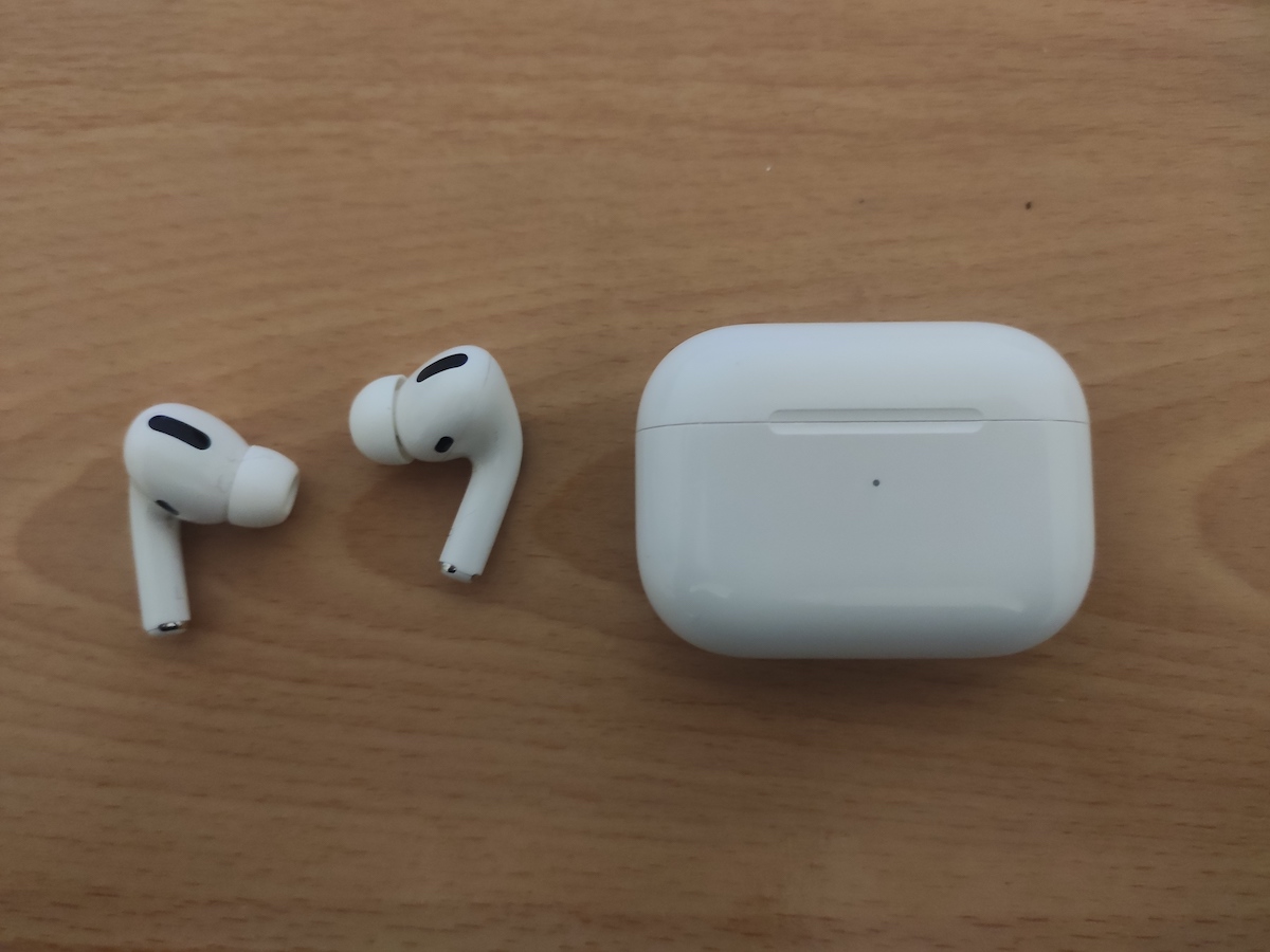 AirPods pro and AirPods pro case